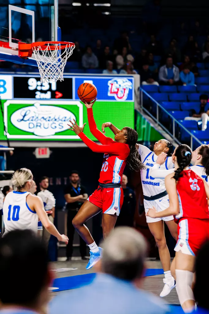 Liberty Women Split First Two CUSA Games: Victory at WKU, Loss at Middle Tennessee
